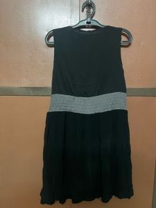 Sleeveless V-Neck Black Dress
