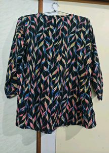 Vibrant Leaf Print Top 🎩