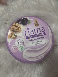 Fiama Body Scrub - Exfoliate to De-Tan