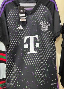 Bayern set Kane worldmap edition footballJersey