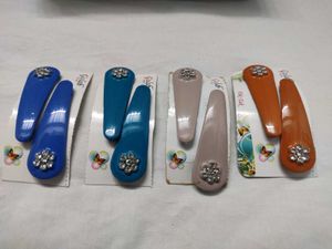 Set of 4 Hair Clips with Rhinestone Flower