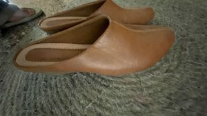 Stylish Brown Jutti heels