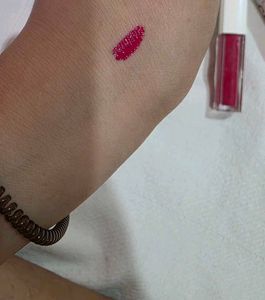 combo Vibrant Pink Liquid Lipstick Swatch