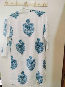 White &amp; Blue Floral Print Kurta