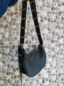 🖤🖤Tendy Crossbody Slingbag