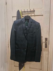 Men suit with hanger (free delivery)offer accepte
