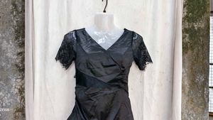 968. Chic Black Lace Sleeve Dress