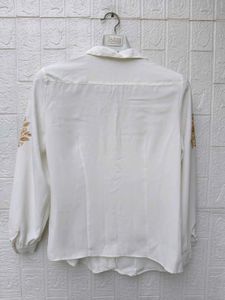 New with tag Korean Elegant White Embroidered Puff