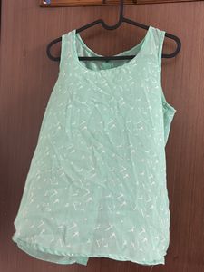 Pretty Sleeveless Top With Buttons At Back