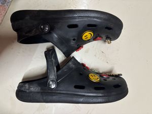 Cute Black Clogs with Charms💗