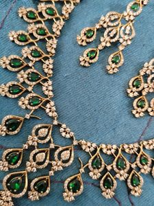 Exquisite Emerald &amp; Diamond Necklace Set