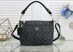 COACH**HANDBAGS**3 COMPARTMENT*WIDOUT BOX
