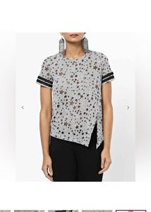 Vero ModaTextured Crew-Neck T-shirt with Panel Sty