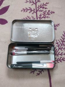 make up brush