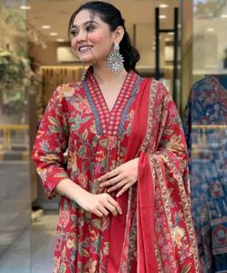 Elegant Red Floral Kurta Set