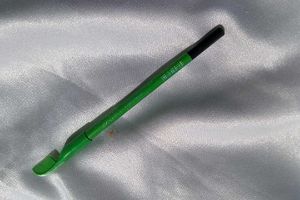 Smooth Eyebrow Pencil with Comb