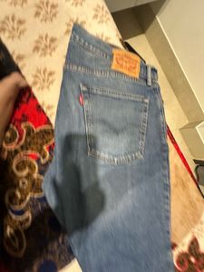 Levi's Light Wash Jeans - Stylish and Comfortable