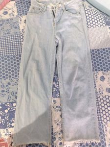 Light Wash Frayed Hem Jeans