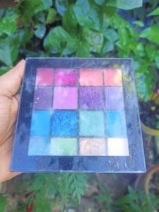 Multi-color Eyeshadow Palette