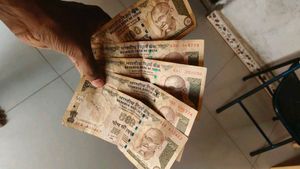 Vintage 50 Paise Coin &amp; 500 Notes