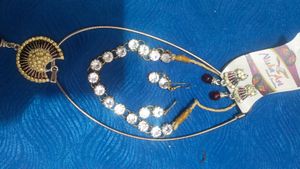 Pearl And Silver Chain With Two Extra Lockit