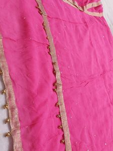 🆕✨Chiffon hot pink Dupatta..with light golden border and ghungroo💝