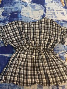 Chic smart Black &amp; White Plaid Top