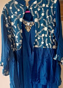 📍Stylish Kurti With Heavy Overcoat 🔥
