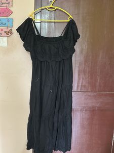 Chic Black Off-Shoulder Midi Dress