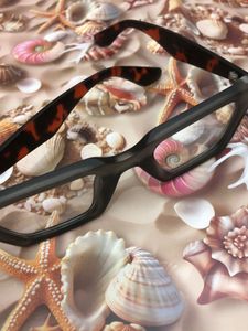 Stylish Black Cat-Eye Sunglasses