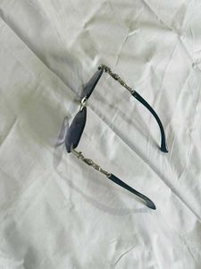 Chic Oversized Black Sunglasses