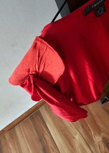 Chic Red Cropped Top