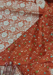 Elegant coral saare