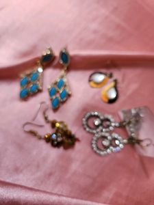 4 Earrings Combo