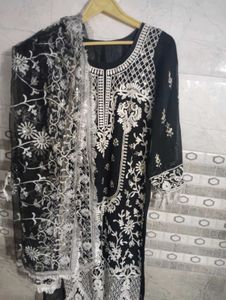 beautiful black Pakistani suit dupatta with pant ?