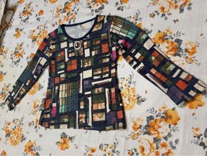 Geometric Print Long Sleeve Top