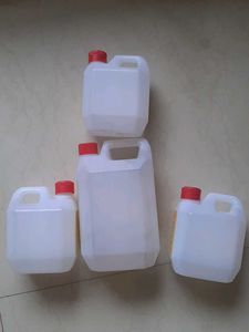Set of 4 White Plastic Jerry Cans