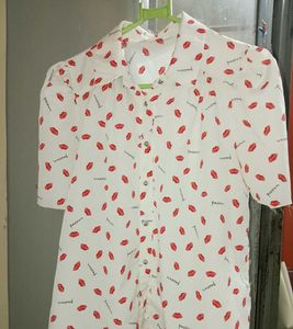 Kiss Print Shirt - Chic &amp; Playful