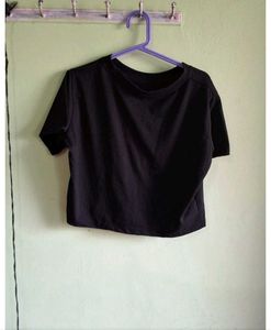 Plain Black Cropped T-Shirt