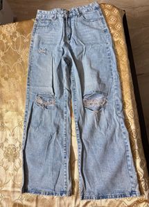 🩵 Urbanic Light-Wash Ripped Wide-Leg Jeans