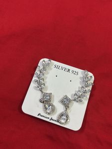 Sparkling Leaf Design Drop Earrings