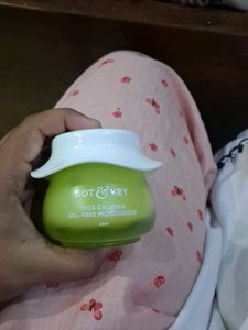 dot and key cica calming moisturizer