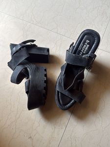 Miss Benett Platform Sandals