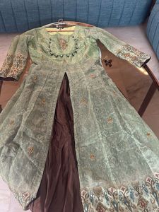 Elegant Green Kurta Set with Intricate Embellishme