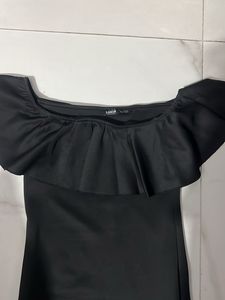 Chic Black Off-Shoulder Ruffle Dress