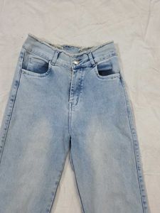 Light Wash Cropped Jeans