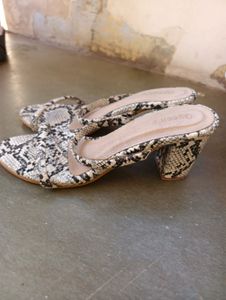 Stylish Snakeskin Heeled Sandals