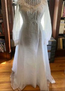Lace Vintage Wedding Dress/ Gown
