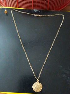 Elegant Gold Tone Pendant Necklace