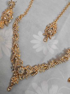 Stunning Gold-Tone Bridal Jewellery Set